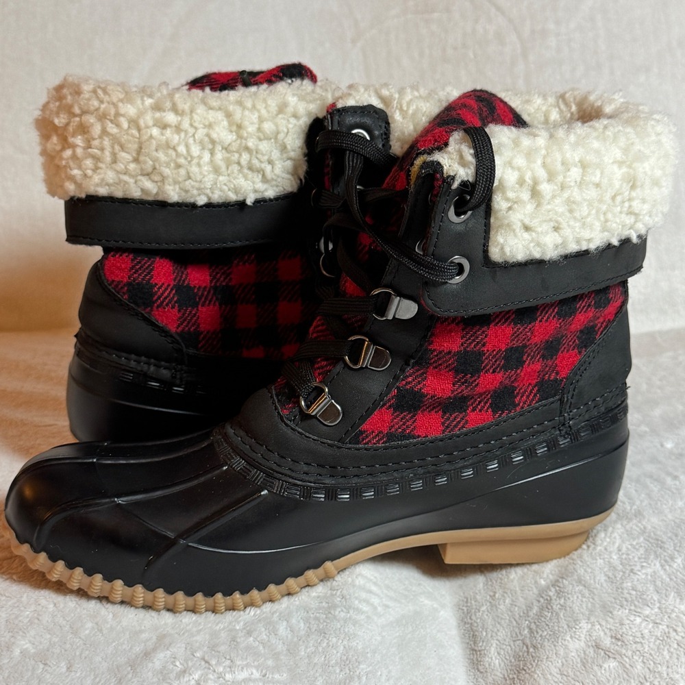 Maurices Shoes Women's Jenna Red Plaid Sz 7M Duck Boots Faux Fur Lining Lace Up